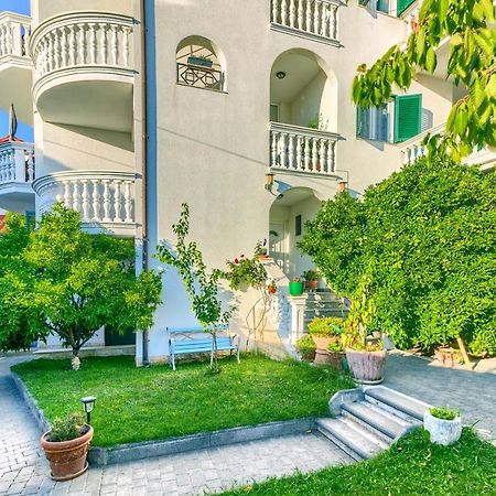 Apartmani Vukicevic Vodice Exterior foto